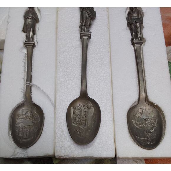 Charles Dickens Christmas Carol Spoon Collection Pewter Set of 3 n box from 1976 - Picture 2 of 3
